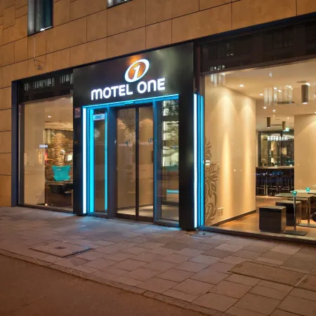 Motel One München-Westend Отели рядом с достопримечательностью «Спортивный комплекс «Audi Доум»»