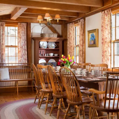 Seven Sea Street Inn Hotels near Jetties Beach