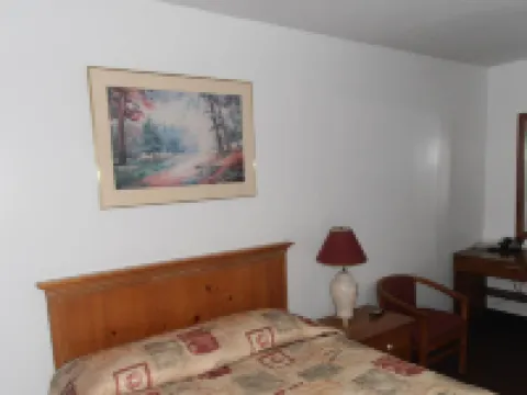 Maples Motel Hotels in Orillia