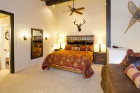 St Anton Street View 2-Bedroom Condo with Full Kitchen