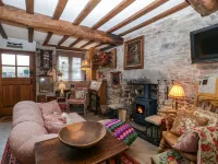 Hoarders Cottage Hotels in Gwernyfed