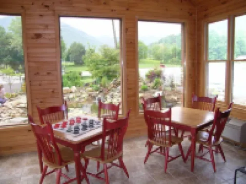 Jonathan Creek Inn and Villas Hotels in Maggie Valley