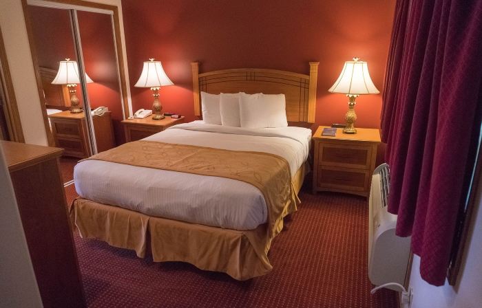 Shepherd Mountain Inn & Suites