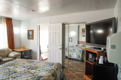 Swiss Holiday Lodge Hotels near University of the Universe