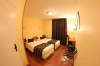 Auberge de Bourgogne Hotels in Saint-Cyr-les-Colons