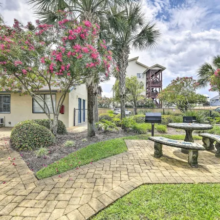 Panama City Condo w/ Balcony & Pool, Walk to Beach
