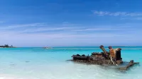 1 bedroom 1 bathroom beach house, beach right at your door steps
