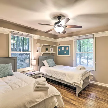 Sunroom, Fire Pit + Sauna: Lake Locust Village Gem