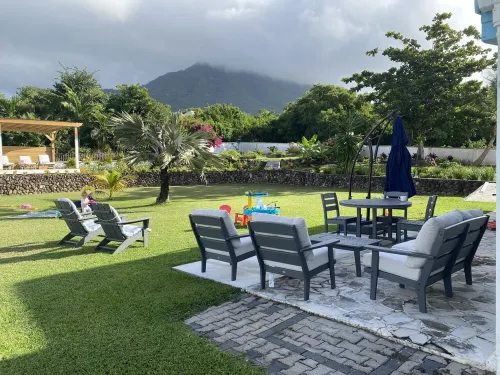 The Captain's House 3 Bed Villa with pool, gardens, peak & ocean views