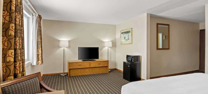 Econo Lodge Manistee Hotels in Manistee