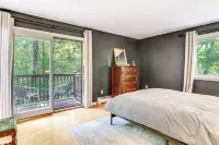 Private Pool! Getaway, 14 Mi to Hammonasset Beach - piscina
