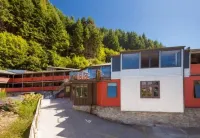 Reavers Lodge Hotel dekat Queenstown Skydive