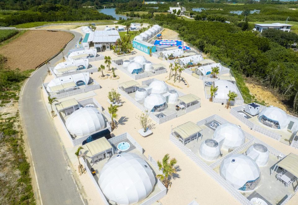 3. 글램테크 리조트..