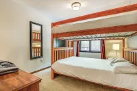 Waterfront Central Wisconsin Cabin w/ Indoor Pool! - Parvekkeita