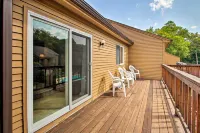 Lincoln Condo w/ Balcony - 6 Mi to Loon Mtn! - موقف سيارات