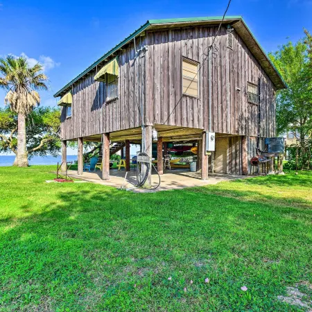 Fishing Pier, Kayaks Bayfront Home in Palacios!