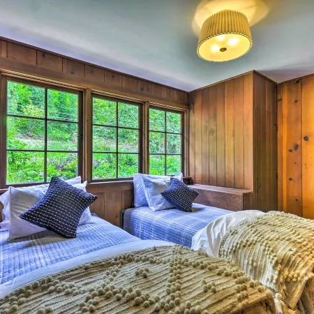 Peaceful + Elegant Cottage w/ Riverside View