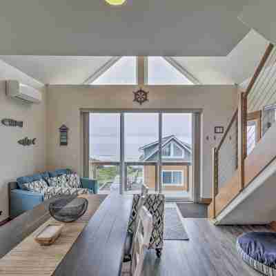 Chic Beachfront Abode w/ Balcony & Beach Access! Rooms