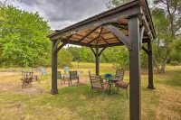 Pottsboro Home w/ Fire Pit < 1 Mi to Lake Texoma! - 3-Star