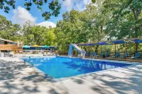 Vibrant Kimberling City Hideaway w/ Private Deck! Hotels in Ruth B City Township