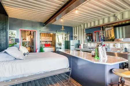 Fallbrook Airplane Home w/ Fire Pit & Mtn Views! Отели в г. Рейнбоу