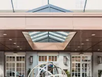 The Lindy Renaissance Charleston Hotel Hotels near Rainbow Row