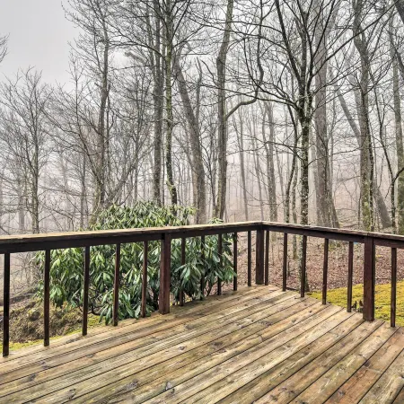 Hike, Ski & More! Modern Sugar Mtn Condo w/ Deck