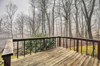 Hike, Ski & More! Modern Sugar Mtn Condo w/ Deck - 3つ星