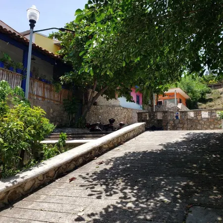 Hotel & Hostal Mayflower