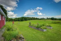 Springvale Farm Freedom Home with Hiking Trail! - 3-Star