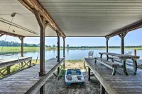 The Deer Cabin Peaceful Refuge in East Texas - parking