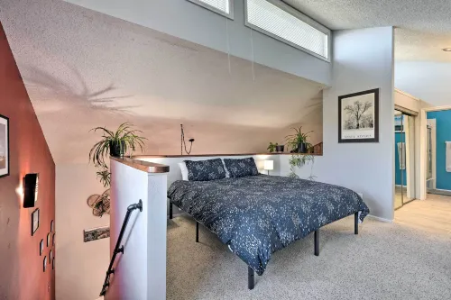 Pagosa Springs 2-Story Loft Condo w/ Deck & Views! - 3성급
