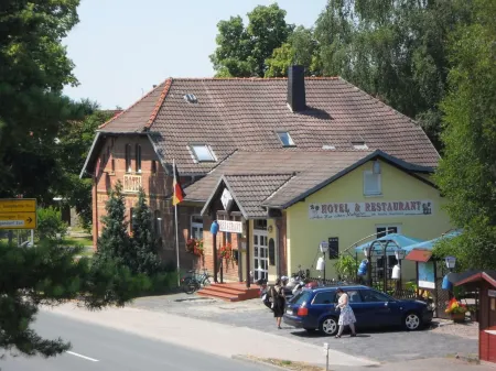 Hotel & Restaurant Alte Molkerei Kölleda Отели в г. Гросбрембах
