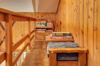 Outdoor Lovers Paradise Slopeside Cabin!