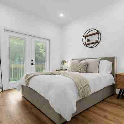 The Treehouse Lake Davis - Stylish Private Home Downtown Orlando with Balcony Rooms