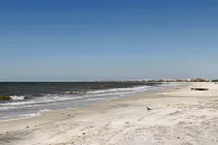 Family Condo: Resort Pool Access & Ocean View - Beach