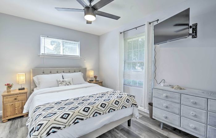 Bayville Getaway w/ Fire Pit - 2 Mi to Beach!