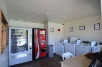 Beyond Stay Hotel - parking