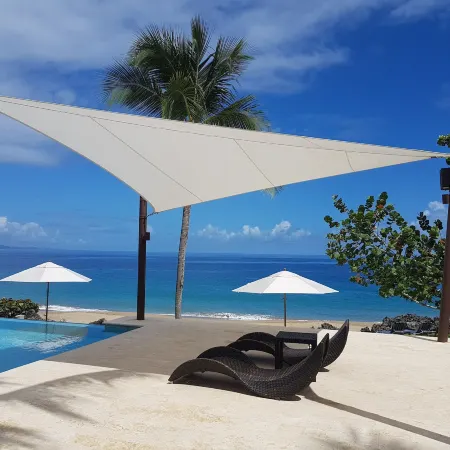 Infiniti Blu Luxury Ocean Front Condos