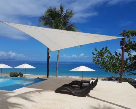 Infiniti Blu Luxury Ocean Front Condos ソスアのホテル