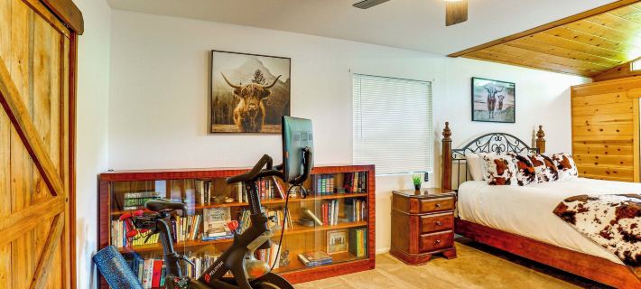 Scenic Riverfront Escape w/ Sauna in Junction City Hotels in Trinity County