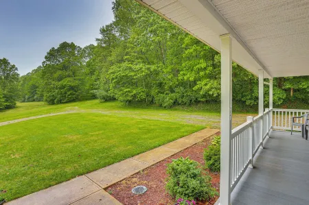 2 Mi to Woodbury Wildlife Area Cozy Farmhouse!