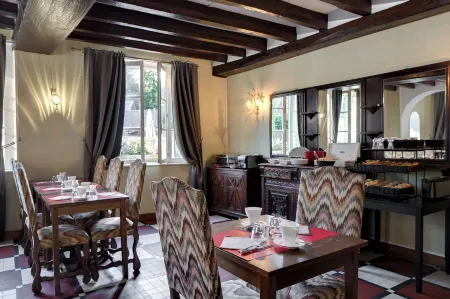 Hotel la Roseraie Отели в г. Блере