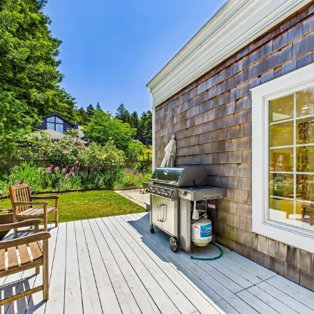 Quiet, luxe, near trails & town
