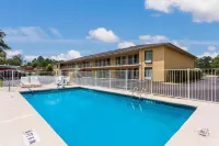 Motel 6 Macclenny, FL