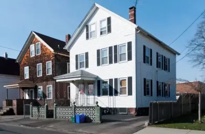 Great Apartment in East Providence Hotel dekat Pierce Memorial Stadium