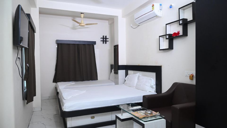 Hotel First Crown