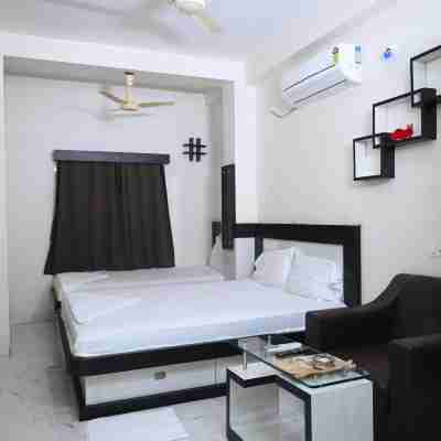 Hotel First Crown Rooms