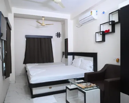 Hotel First Crown Hotels in Nadia