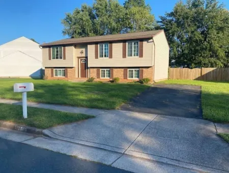 Spacious 3Br/2Bth close to INOVA & Reston Hospitals, DC, and Dulles airport